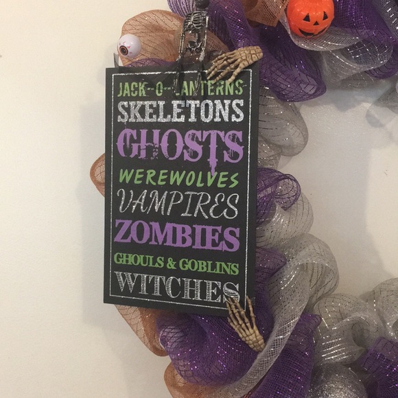 Halloween light-Up skull Wreath Spooky Fun 33 x 31 - Picture 3 of 7